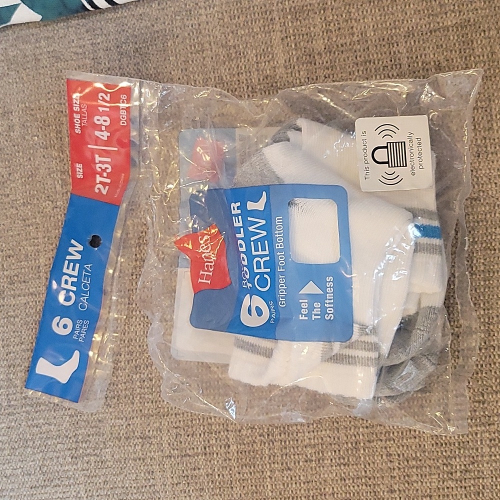 Hanes Brand New 3 pairs 3T socks